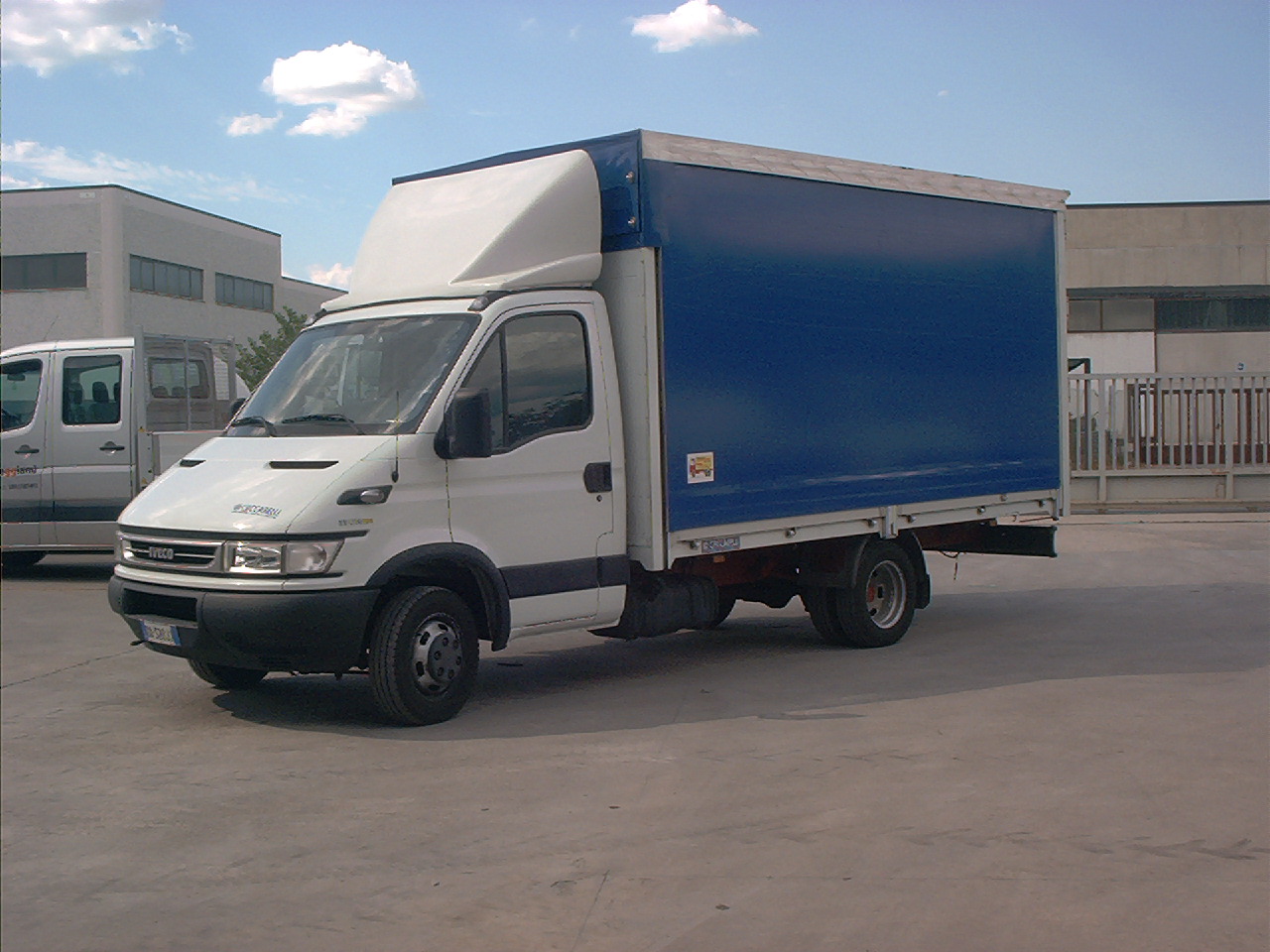 Furgone commerciale iveco daily allestimento cassone telo