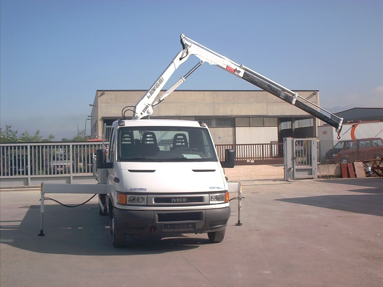 Allestimento furgone Iveco con gru F.lli Bonfiglioli